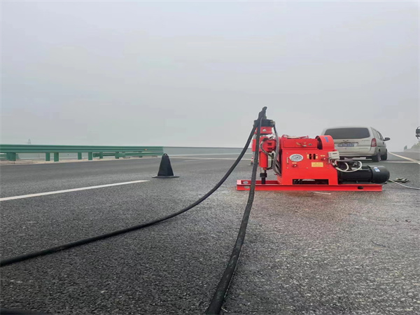 察哈尔右翼后马路路基路面开裂下沉注浆加固灌浆